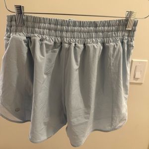 Lululemon Powder Blue: Hotty Hot HR Short 4" *Lined. Size 10